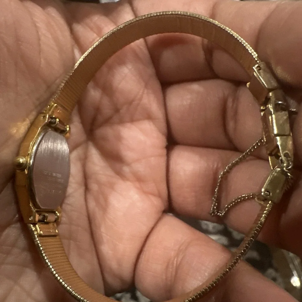 Working VTG SEIKO 1N00-5B29 Gold Tone Quartz 17mm Ladies Watch Big Wrist Fit 7.5
